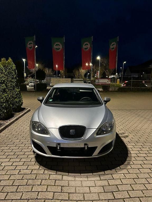 Silber Gebraucht 2010 Seat Leon Limousine | 2.300 € (Guter Preis) - Bild 1/4