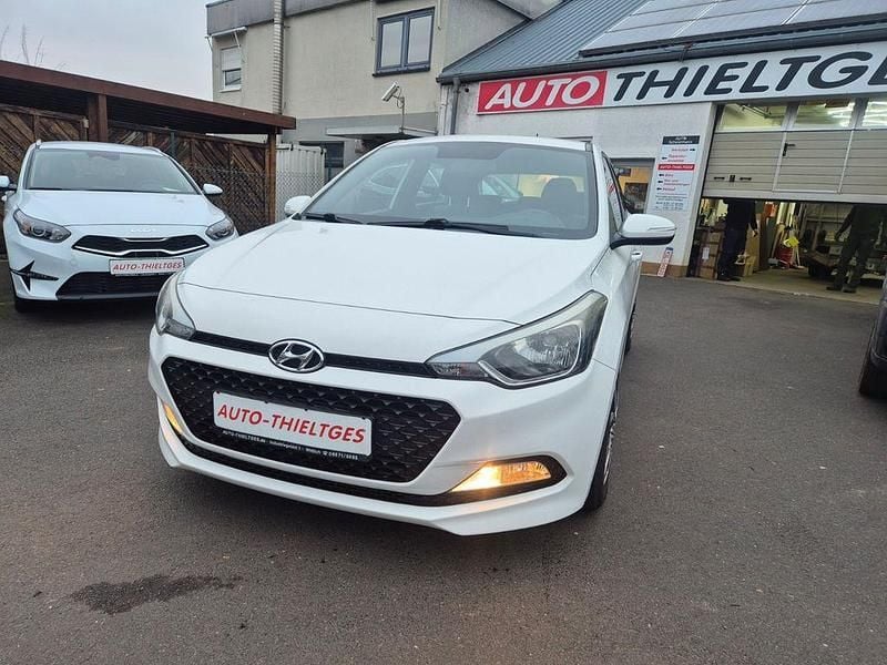 Gebraucht Hyundai i20 84 PS (61 kW) 2017 Weiß Limousine