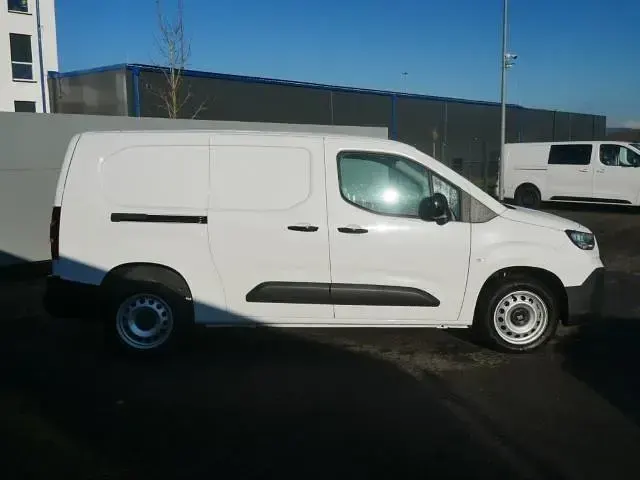 Neu Fiat Doblò 131 PS (96 kW) 2025 Weiß Van / Kleinbus