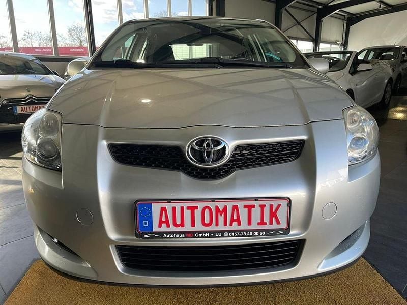 Gebraucht Toyota Auris Sol 124 PS (91 kW) 2008 Silber Kleinwagen