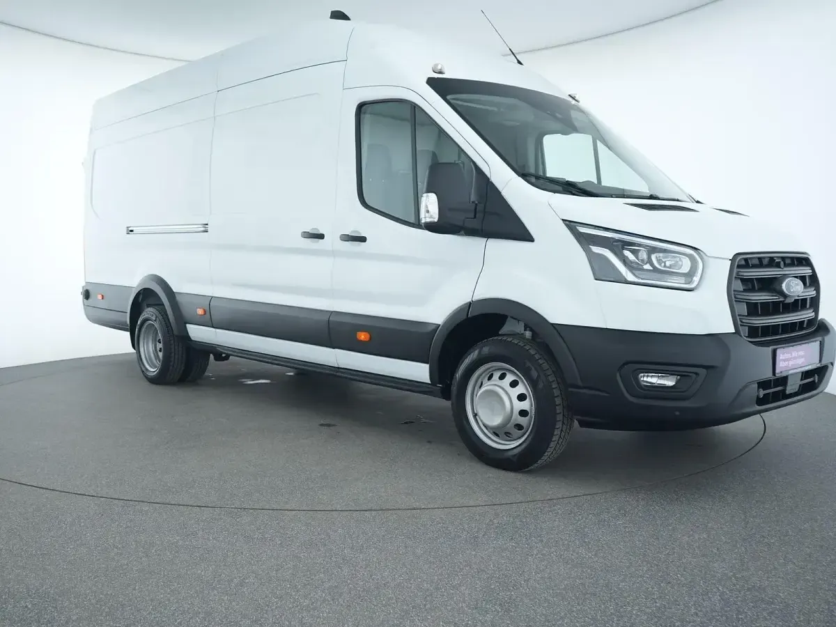 Käytetty Ford Transit 170 HP (125 kW) 2024 Valkoinen Tila-auto