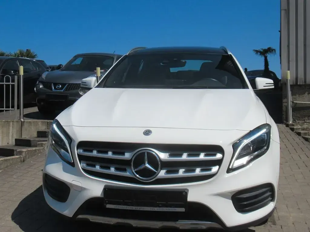 Gebraucht Mercedes GLA200 AMG line 156 PS (114 kW) 2019 Weiß SUV