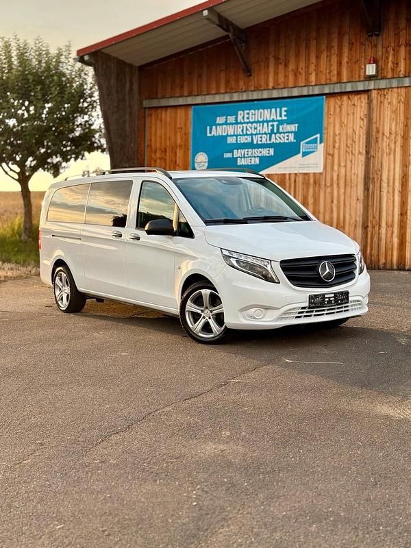 Weiß Gebraucht 2022 Mercedes Vito Van / Kleinbus | 34.500 € (Teuer) - Bild 1/4