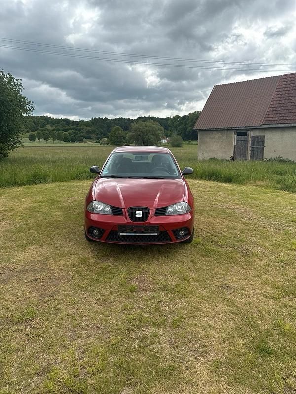Rot Gebraucht 2006 Seat Ibiza Kleinwagen | 1.999 € (Etwas zu teuer) - Bild 1/4