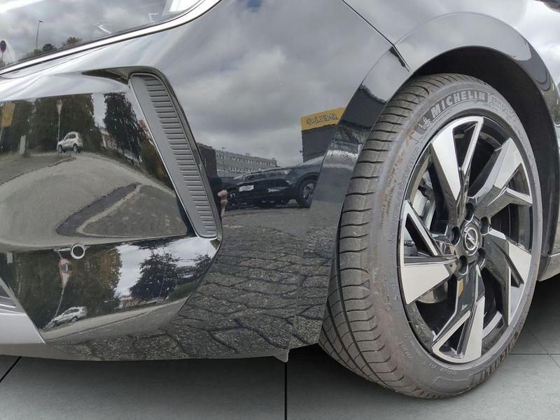 Gebraucht Opel Astra Elegance 131 PS (96 kW) 2022 Diamant schwarz/karbon schwarz Limousine
