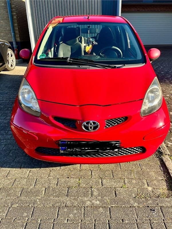 Rot Gebraucht 2007 Toyota Aygo Kleinwagen | 1.350 € (Guter Preis) - Bild 1/4