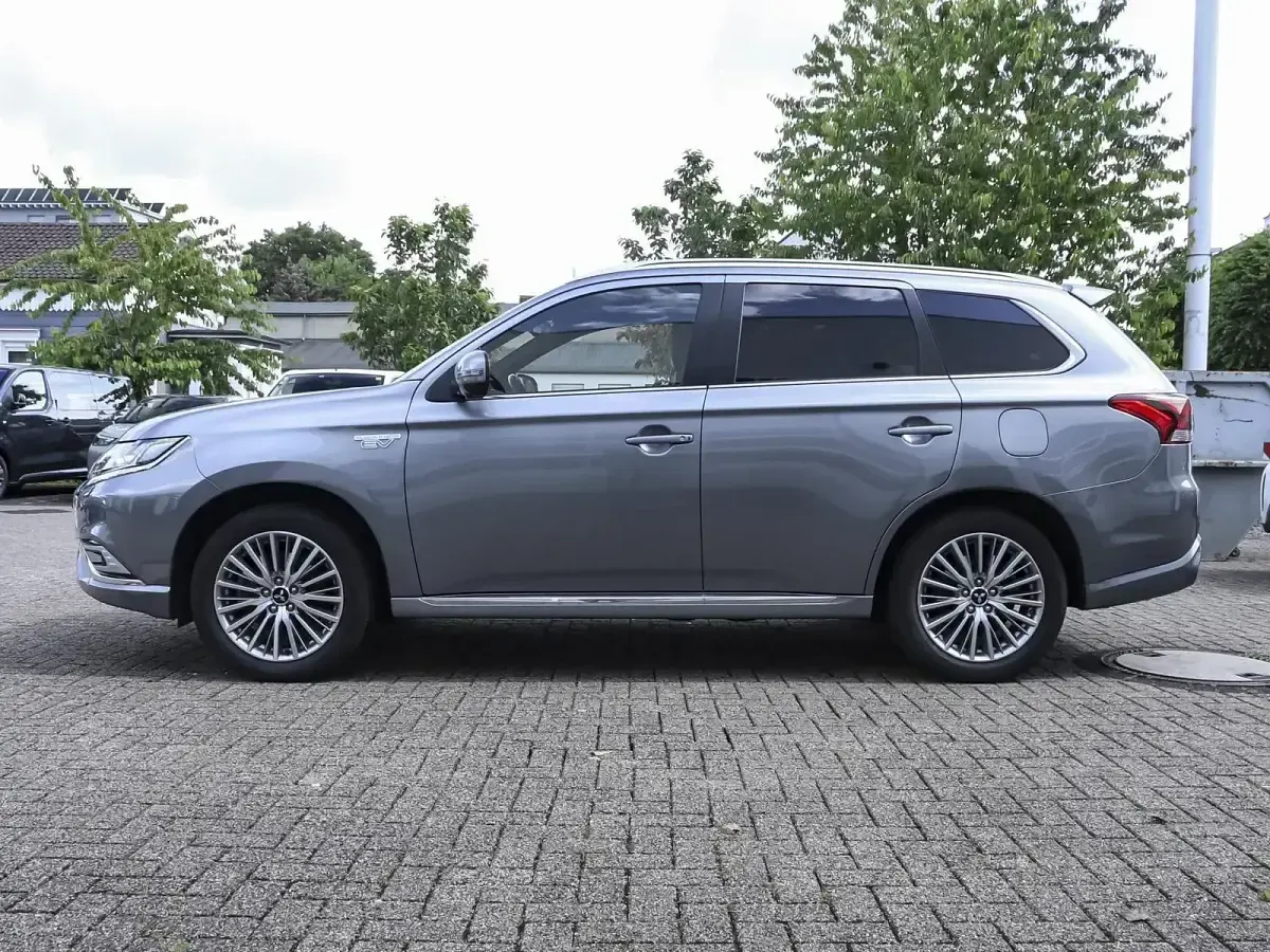 Gebraucht Mitsubishi Outlander P-HEV Top 135 PS (99 kW) 2021 Grau SUV