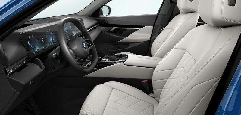 Gebraucht BMW 530e Comfort Edition 299 PS (219 kW) 2024 Blau Kombi