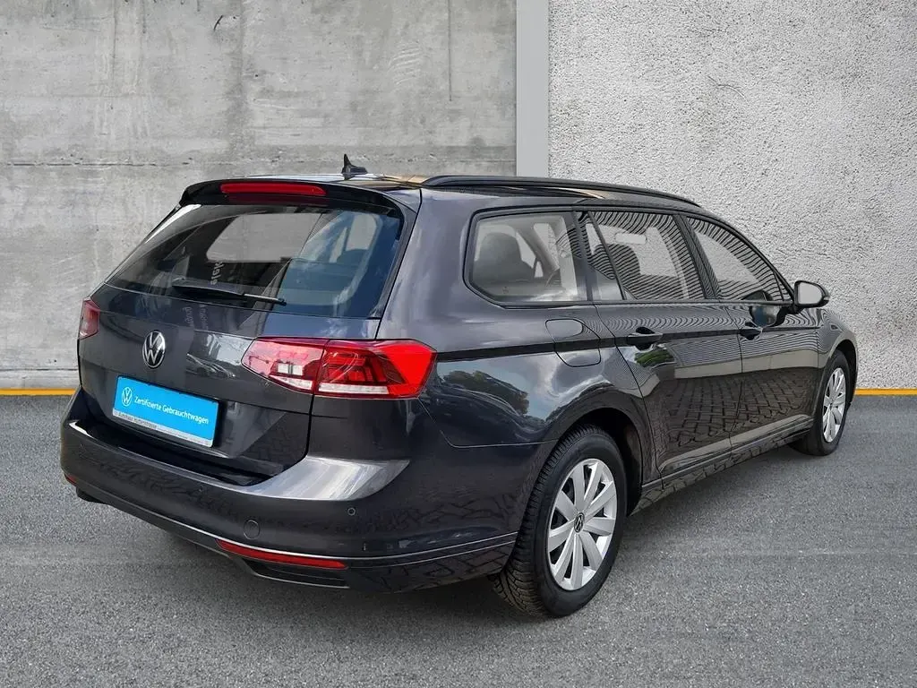 Gebraucht VW Passat Basis 150 PS (110 kW) 2022 Grau Kombi