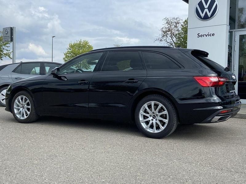 Używany Audi A4 150 KM (110 kW) 2022 Czarny Kombi