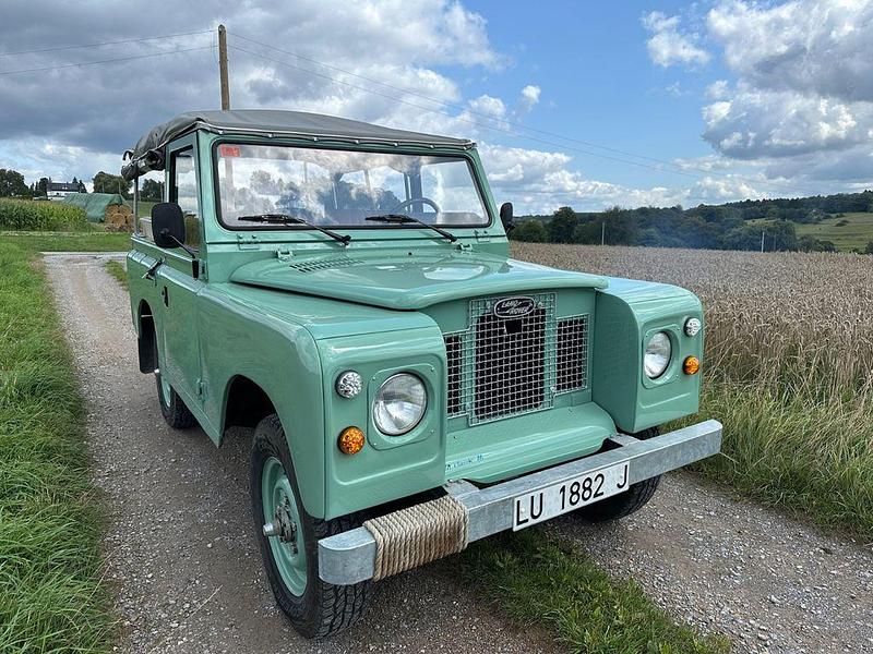 Grün Gebraucht 1987 Land Rover Defender SUV | 29.900 € - Bild 1/4