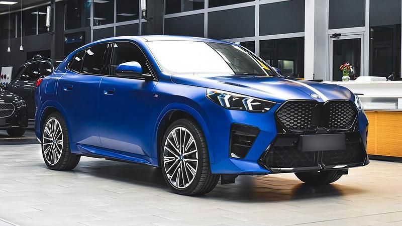 Gebraucht BMW iX2 M Sport 230 kW (313 PS) 2025 Blau SUV