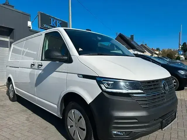 Usata VW Transporter 150 CV (110 kW) 2023 Andere Furgone