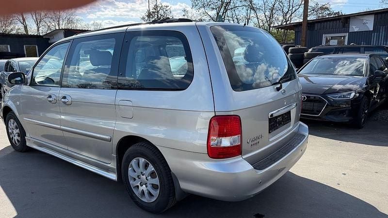 Gebraucht Kia Carnival EX 144 PS (105 kW) 2005 Silber Van / Kleinbus