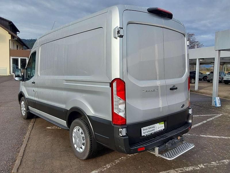 Gebraucht Ford Transit Trend 131 PS (96 kW) 2023 Polarsilber metallic Van / Kleinbus