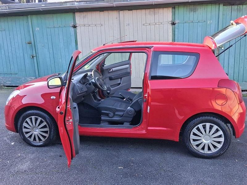 Gebraucht Suzuki Swift Comfort 92 PS (67 kW) 2007 Rot Kleinwagen