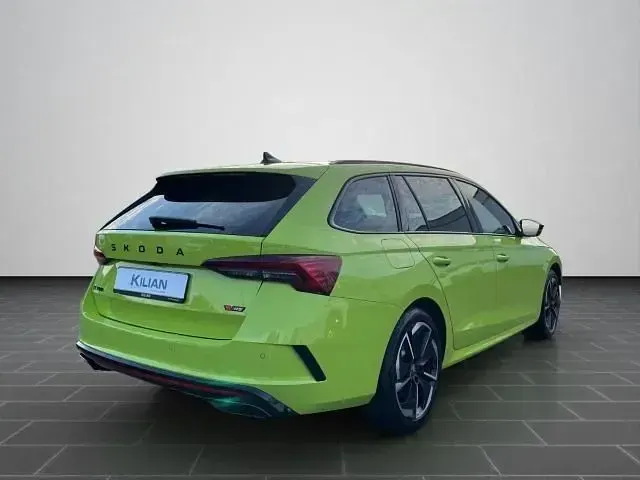 Neu Skoda Octavia RS 265 PS (194 kW) 2026 Grün Kombi