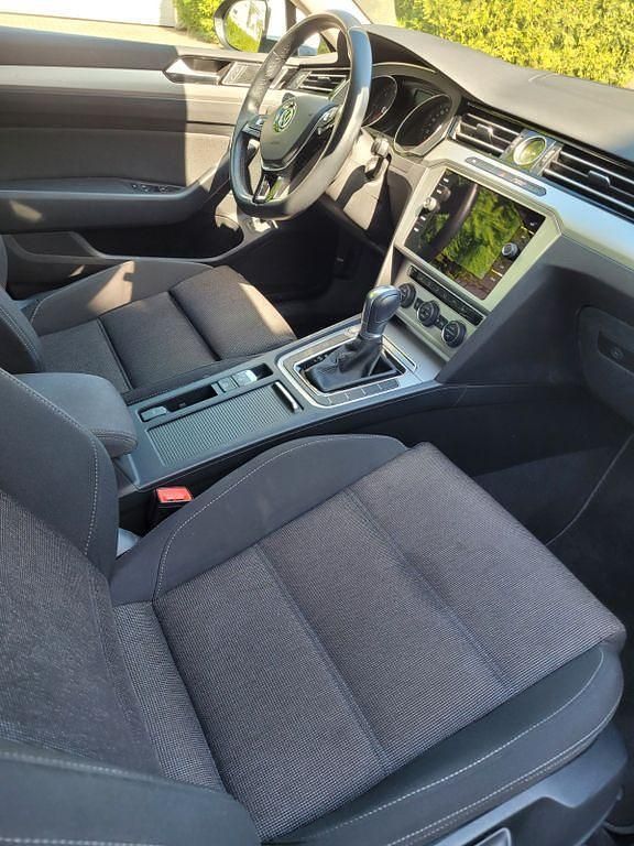 Gebraucht VW Passat 150 PS (110 kW) 2019 Weiß Kombi