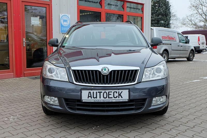 Gebraucht Skoda Octavia Classic 102 PS (75 kW) 2011 Grau Kombi