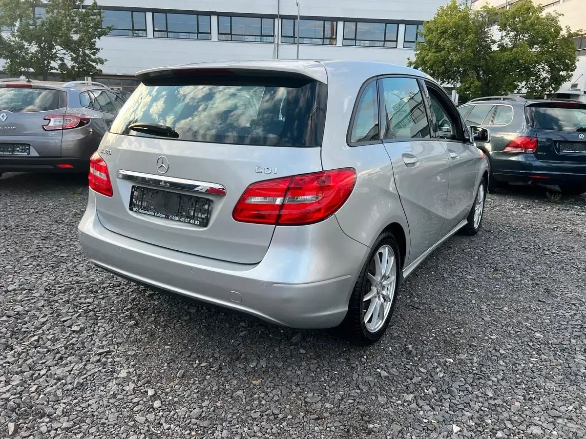 Gebraucht Mercedes B180 110 PS (80 kW) 2013 Silber Kleinwagen