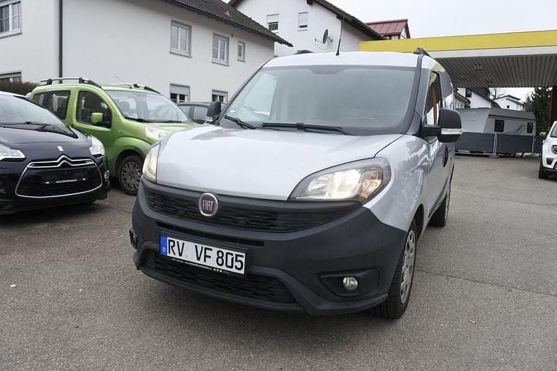 Gebraucht Fiat Doblò 101 PS (74 kW) 2018 Silber Van / Kleinbus