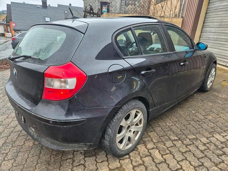 Gebraucht BMW 118 129 PS (94 kW) 2006 Schwarz Kleinwagen