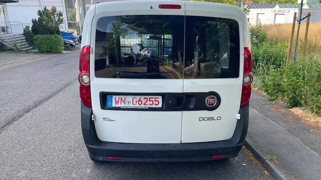 Gebraucht Fiat Doblò Basis 90 PS (66 kW) 2014 Weiß Van / Kleinbus