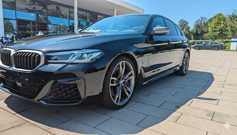 Schwarz Gebraucht 2022 BMW M550 Efficient Dynamics Limousine | 56.800 € (Fairer Preis) - Bild 1/4