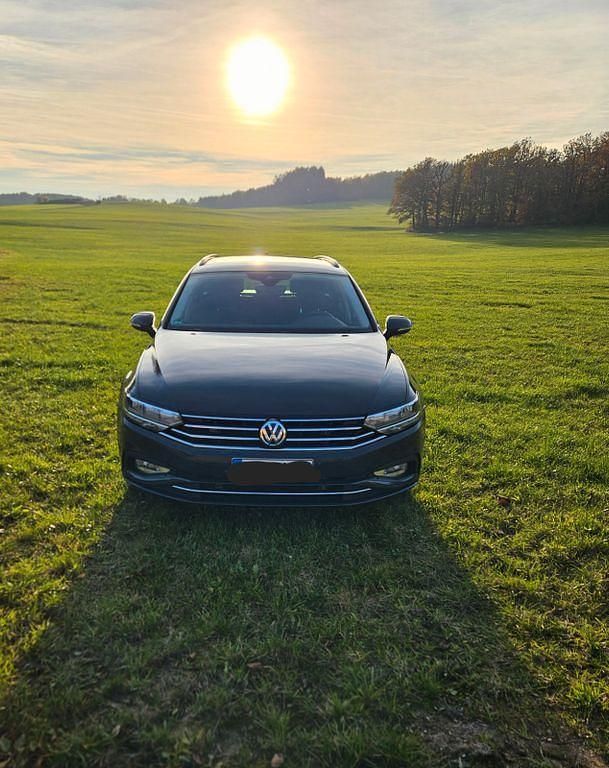 Grau Gebraucht 2020 VW Passat Business Kombi | 19.000 € (Guter Preis) - Bild 1/4