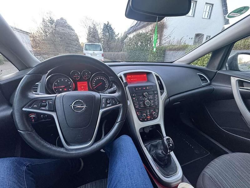 Gebraucht Opel Astra Design Edition 116 PS (85 kW) 2011 Grau Limousine