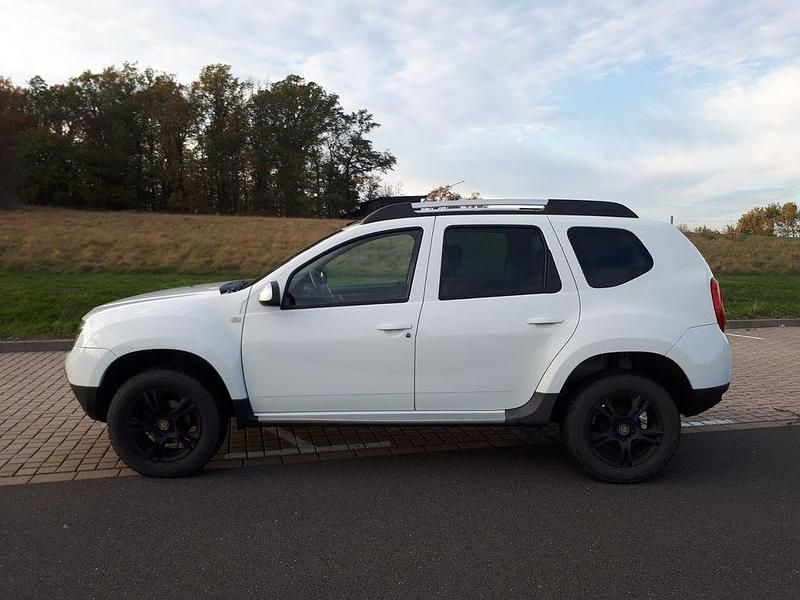 Weiß Gebraucht 2012 Dacia Duster Prestige SUV | 5.850 € (Fairer Preis) - Bild 1/4