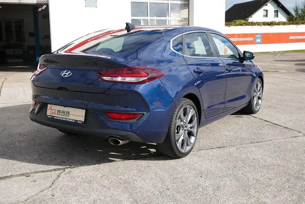Gebraucht Hyundai i30 Premium 140 PS (102 kW) 2020 Blau Limousine