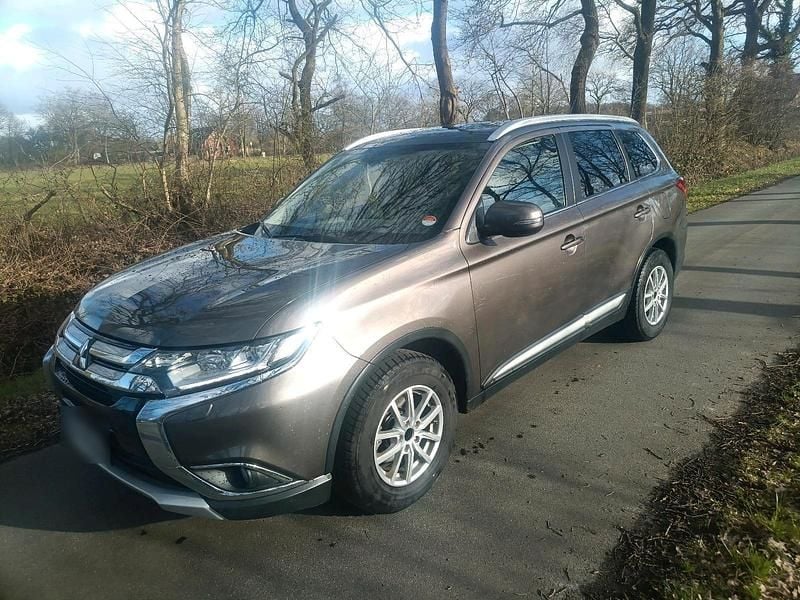 Gebraucht Mitsubishi Outlander Plus 150 PS (110 kW) 2016 Braun SUV