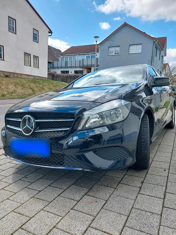 Gebraucht Mercedes A180 122 PS (89 kW) 2012 Schwarz Kleinwagen