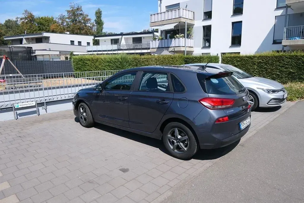 Gebraucht Hyundai i30 Select 120 PS (88 kW) 2017 Grau Limousine