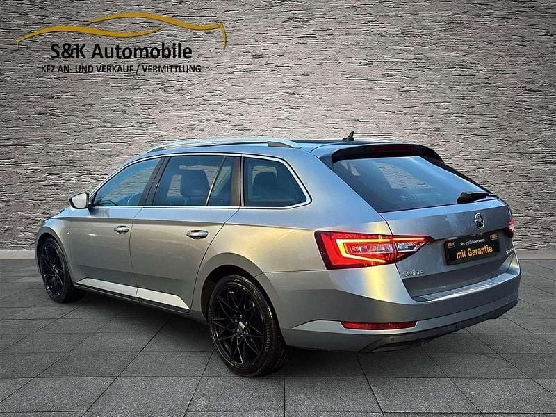 Gebraucht Skoda Superb Style 150 PS (110 kW) 2016 Grau Kombi