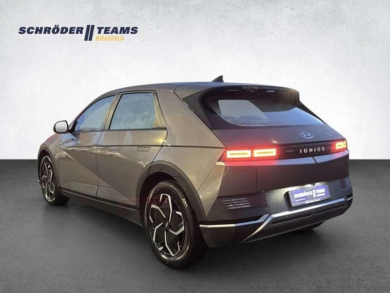 Gebraucht Hyundai Ioniq Basis 160 kW (218 PS) 2022 Mystic olive Kleinwagen