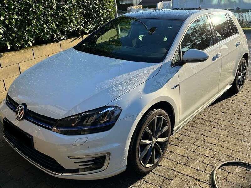 Weiß Gebraucht 2016 VW Golf VII GTE Limousine | 13.590 € (Guter Preis) - Bild 1/4
