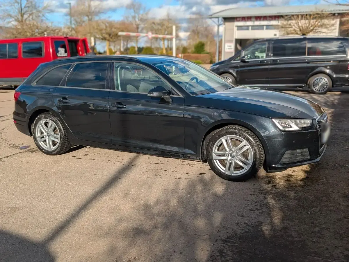 Second-hand Audi A4 Ambiente 150 CP (110 kW) 2017 Negru Break