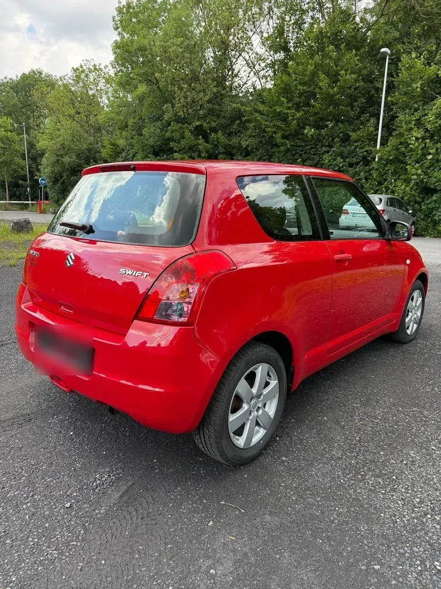 Gebraucht Suzuki Swift Club 94 PS (69 kW) 2010 Rot Kleinwagen