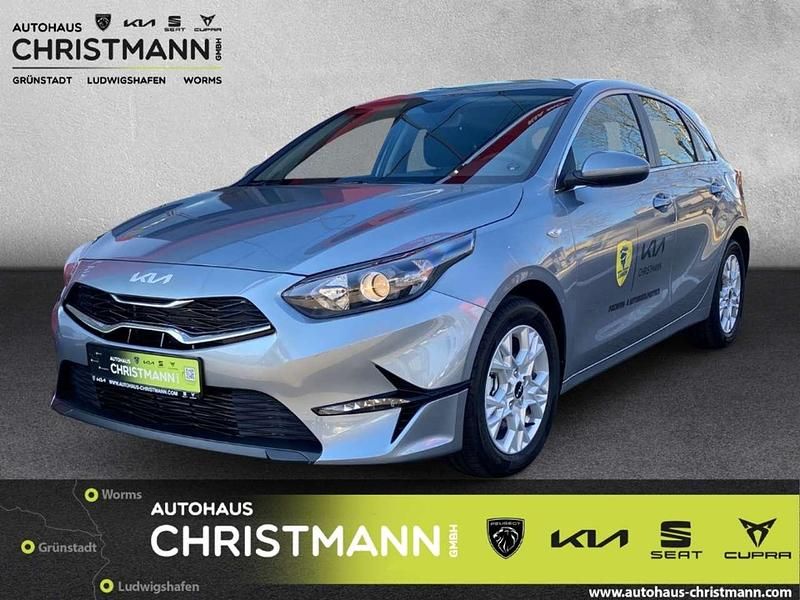 (css) lunar silver m Gebraucht 2025 Kia Ceed Vision Kleinwagen | 19.990 € (Superpreis) - Bild 1/4