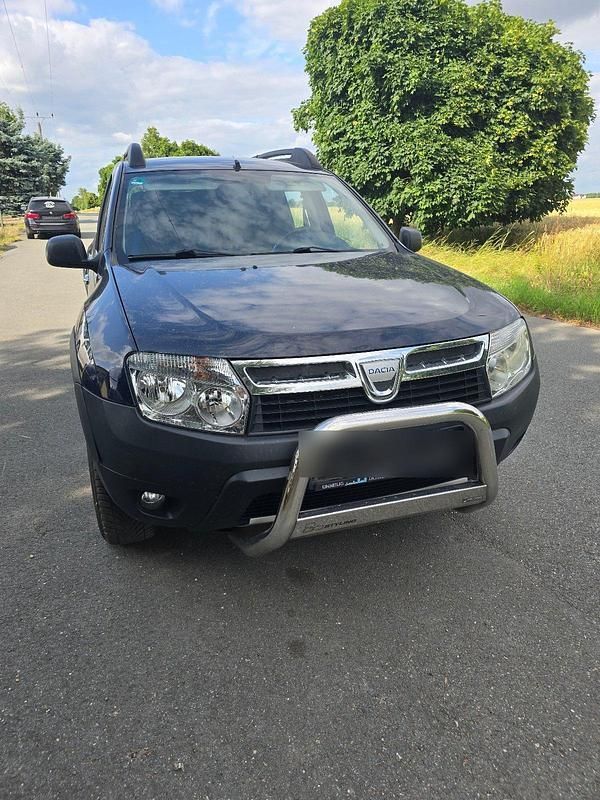 Schwarz Gebraucht 2010 Dacia Duster Lauréate SUV | 4.700 € (Guter Preis) - Bild 1/4