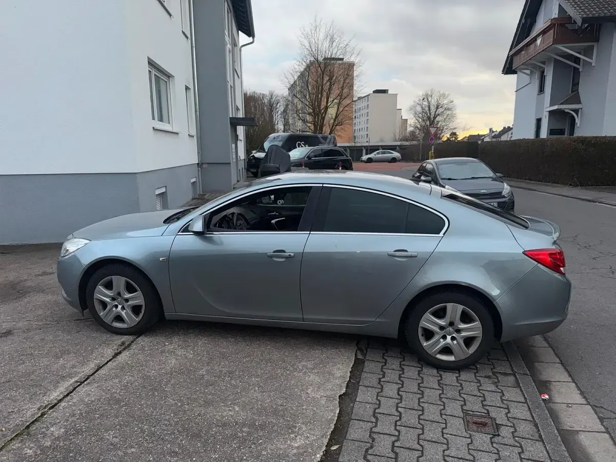 Gebraucht Opel Insignia 131 PS (96 kW) 2013 Grau Limousine