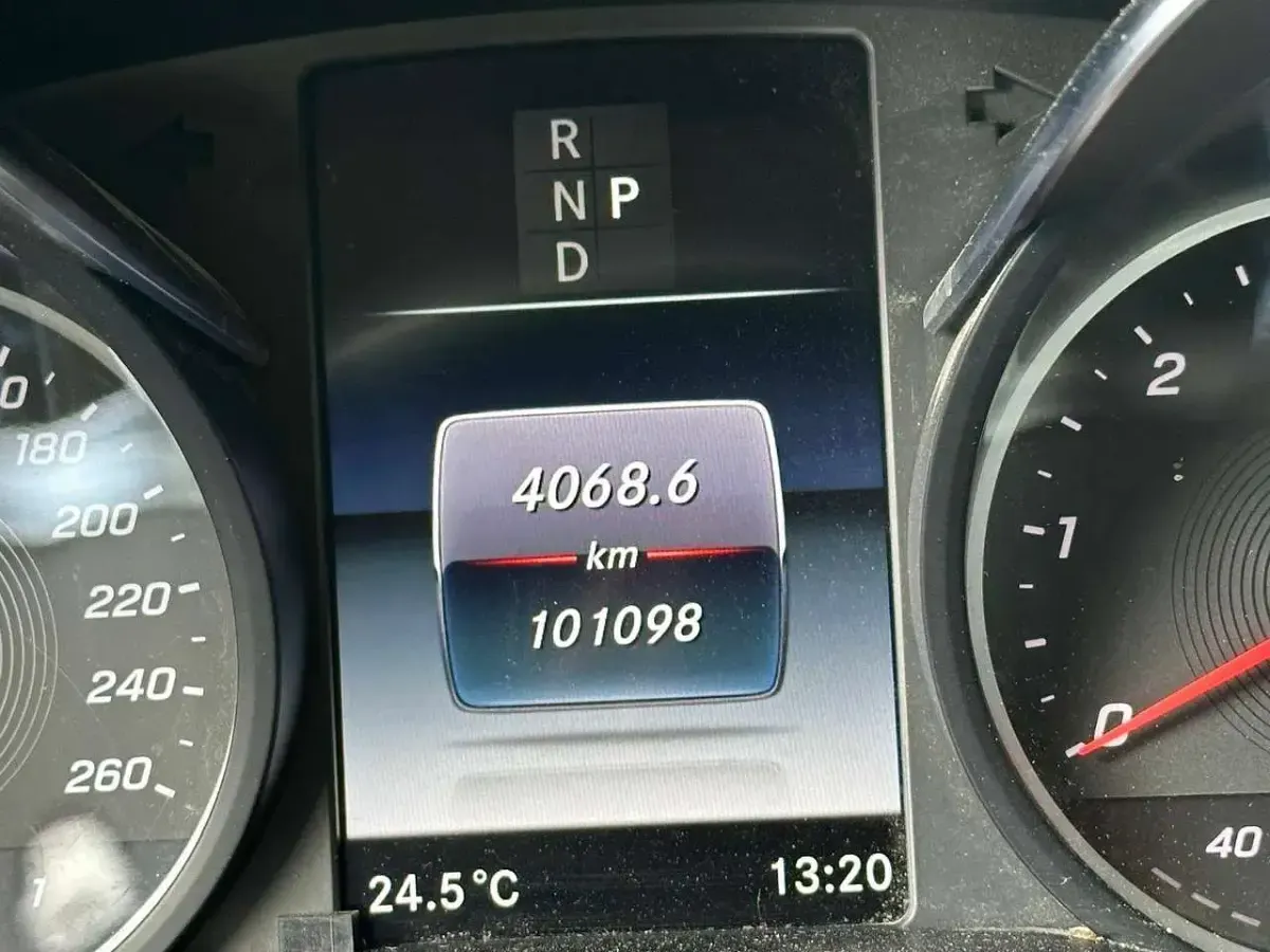Gebraucht Mercedes V220 163 PS (119 kW) 2019 Schwarz Van / Kleinbus