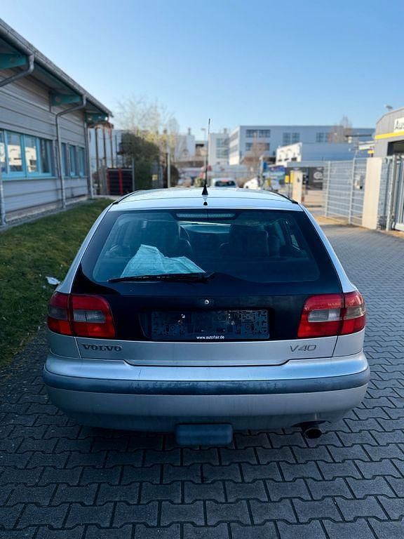 Second-hand Volvo V40 109 CP (80 kW) 2000 Albastru Break