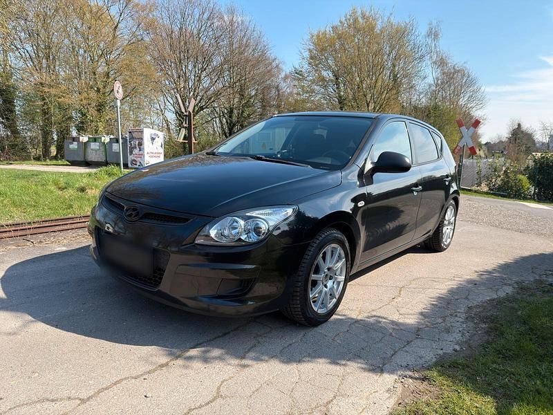 Gebraucht Hyundai i30 109 PS (80 kW) 2009 Schwarz Kleinwagen