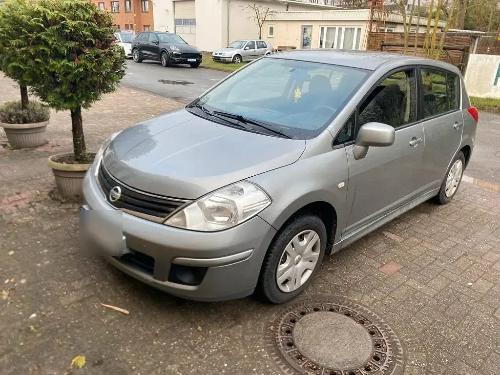 Gebraucht Nissan Tiida 110 PS (80 kW) 2011 Grau Kleinwagen