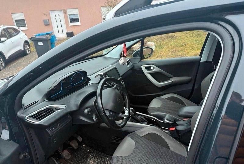 Gebraucht Peugeot 2008 102 PS (75 kW) 2019 Blau SUV