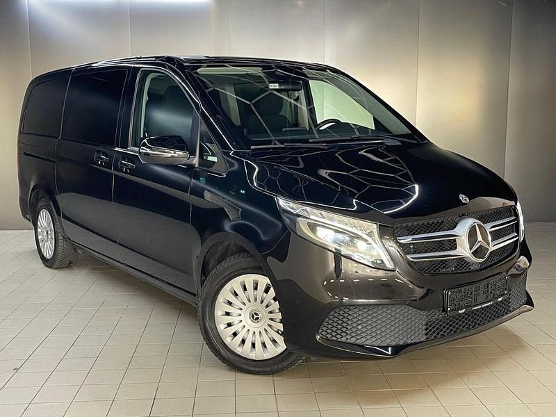 Schwarz Gebraucht 2021 Mercedes V300 Van / Kleinbus | 39.950 € - Bild 1/4