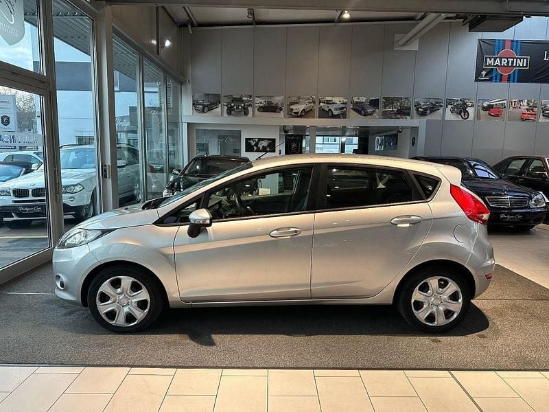 Gebraucht Ford Fiesta Trend 82 PS (60 kW) 2009 Silber Kleinwagen